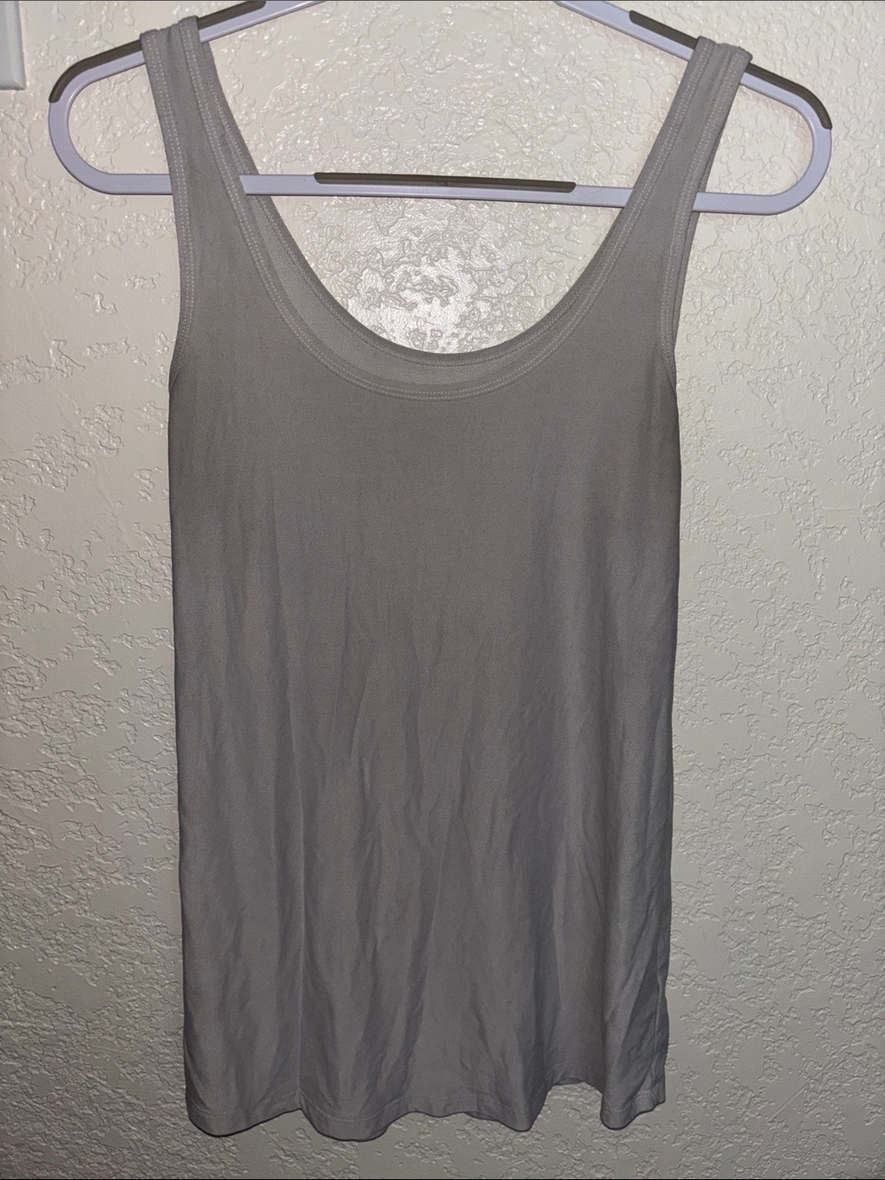 No Boundaries Women's Scoop Neck Tank Top - White